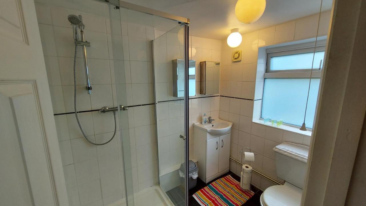 Gillings Villa -Perfect For Long&Short Stays Gillingham  Esterno foto