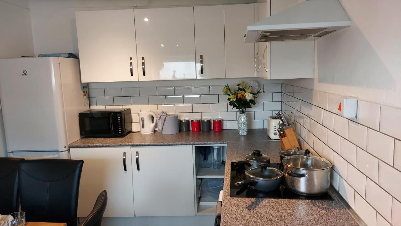 Gillings Villa -Perfect For Long&Short Stays Gillingham  Esterno foto