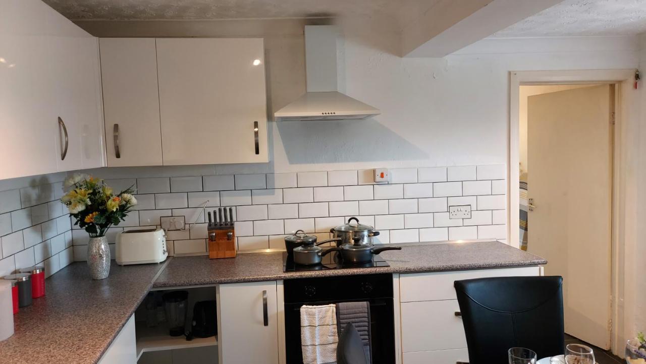 Gillings Villa -Perfect For Long&Short Stays Gillingham  Esterno foto