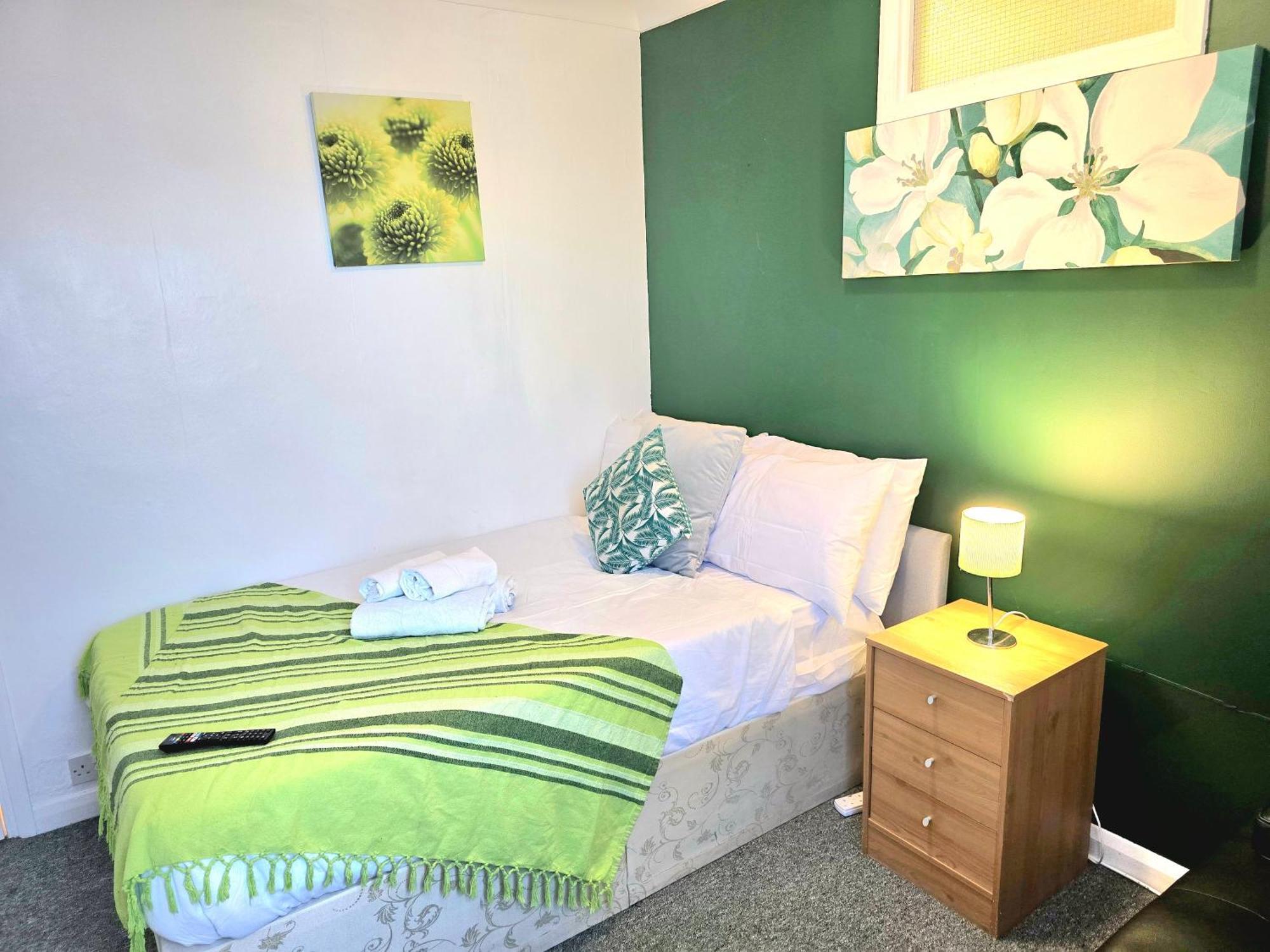 Gillings Villa -Perfect For Long&Short Stays Gillingham  Esterno foto