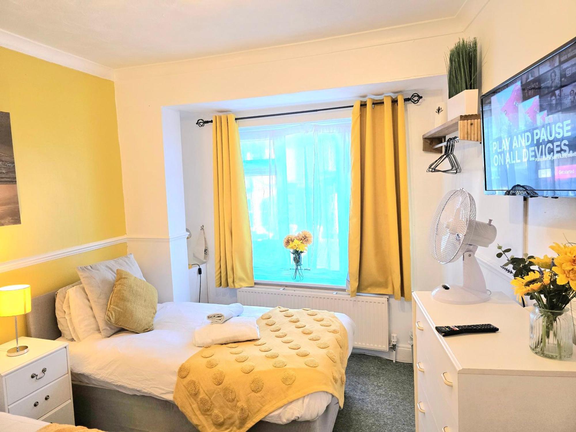 Gillings Villa -Perfect For Long&Short Stays Gillingham  Esterno foto