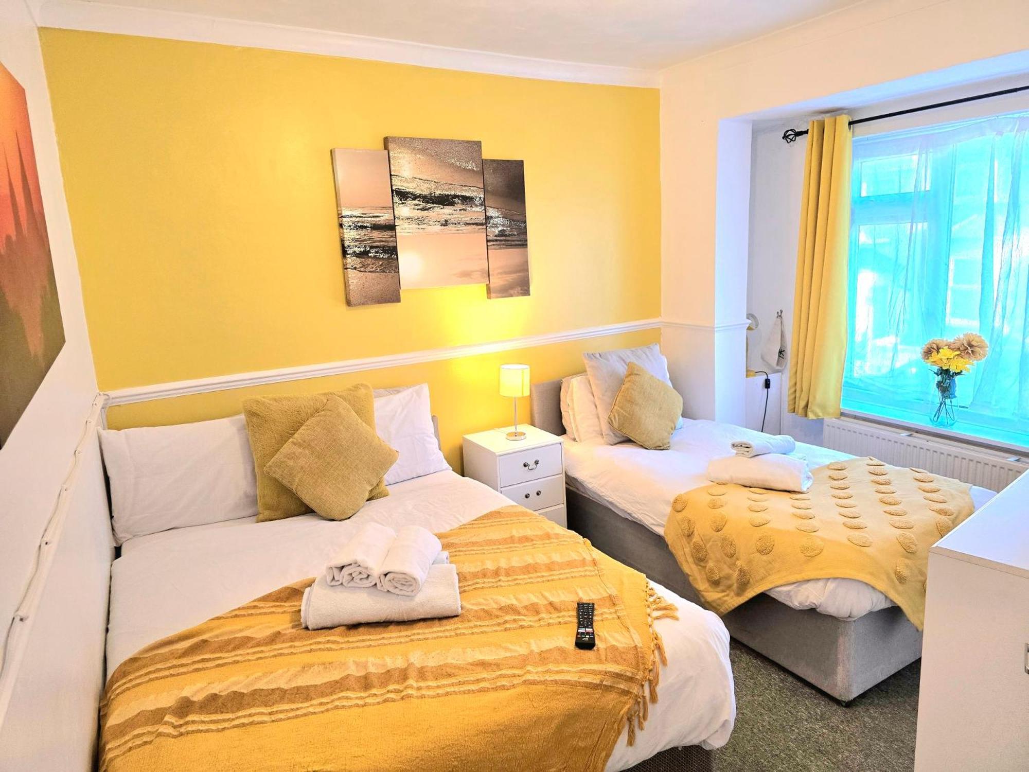 Gillings Villa -Perfect For Long&Short Stays Gillingham  Esterno foto