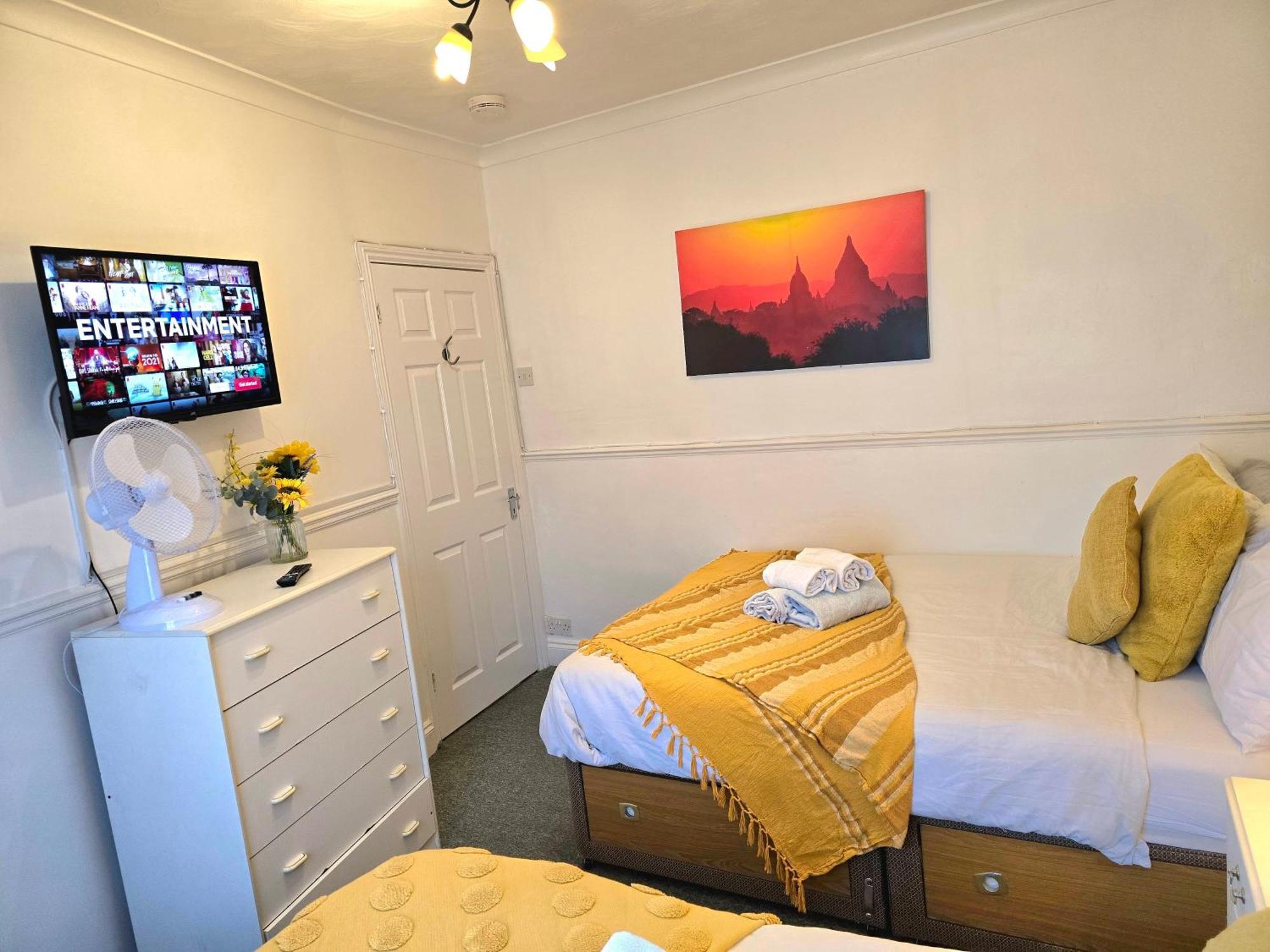 Gillings Villa -Perfect For Long&Short Stays Gillingham  Esterno foto